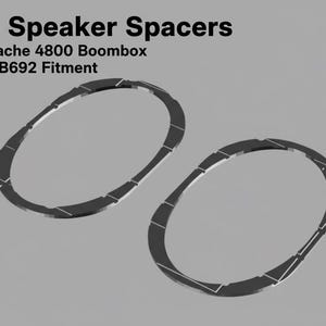 Peut inclure: Deux entretoises de haut-parleurs noires de 6x9 avec un design géométrique, pour Apache 4800 Boombox et Polk DB692, sont affichées sur un fond gris. Le texte "6x9 Speaker Spacers" est en haut.