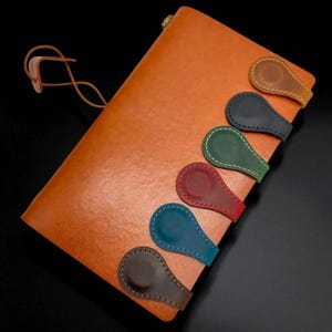Personalized Leather Magnetic Bookmark with Engraved Initials, Gift for Readers, Book Lovers, Men & Women