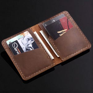 Portafoglio in pelle Crazy Horse fatto a mano: sottile porta carte bifold