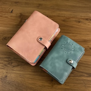 A7 PUレザー 詰め替え可能プランナーバインダー – 6リング トラベラーズジャーナル スケッチブック | 耐久性のあるポータブルオーガナイザー