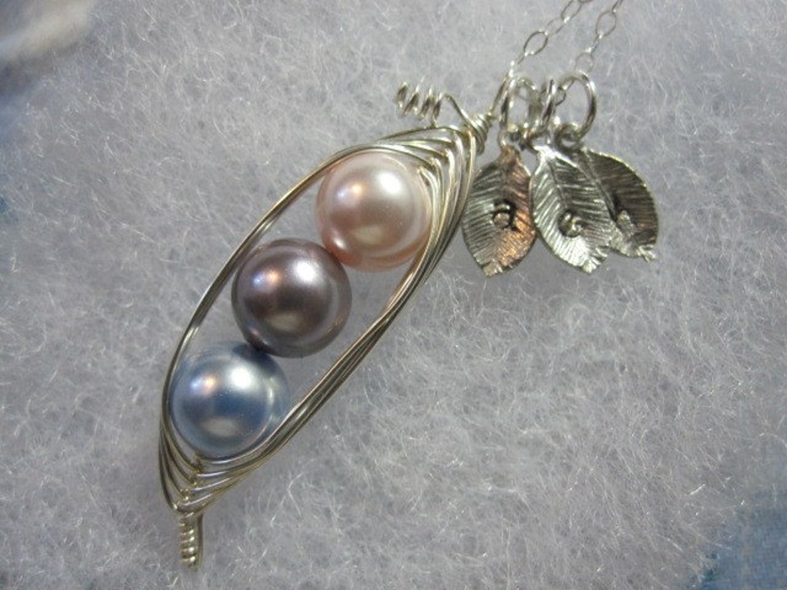 Mommy Necklace Sweet Peas in a Pod Necklace 2 3 or 4 Peas Etsy