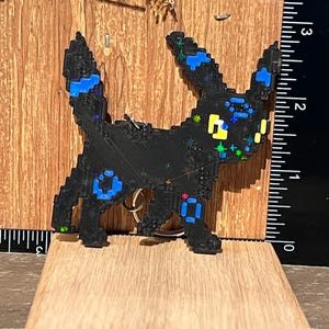 3D-Printed Retro Pixel Umbreon Keychain