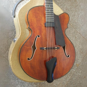 Yunzhi Violin Guitar Fully Handmada Archtop Jazz Guitar Customizable Acoustic Electric Guitar Carved Flamed Maple Hollow Body Guitar