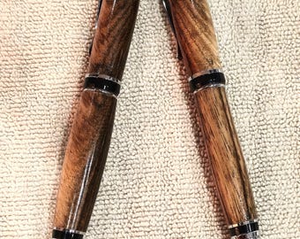 Bolígrafos de madera hechos a mano