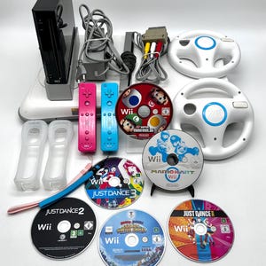 Nintendo Wii RVL-001 REGION FREE Video Gaming Black Console Bundle Kit