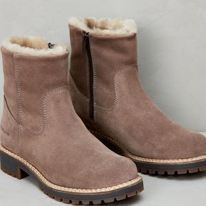 Stylish Leather Boots for Women with Side Zip, Luxury Handcrafted Leather Boots,  A Clean & Elegant leather boot for Everyday Wear