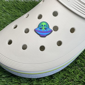 Alien on UFO Clog Charm Space Shoe Accessory Extraterrestrial Plug Gift for SciFi Lover Galaxy Decor Fun UFO Abduction Charm Trendy