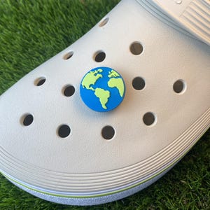 Pendentif planète terre sabot, globe, accessoire de chaussure, prise mondiale, cadeau pour les amateurs de voyages, fan de géographie, décoration environnementale, charme du jour de la terre