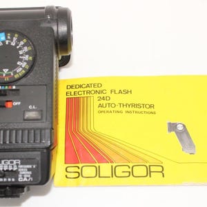 Flash electrónico dedicado Soligor 24D con auto-tiristor
