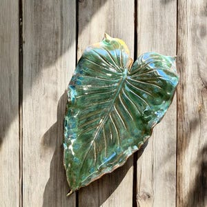 Large decorative tray 30 cm in the shape of a ceramic leaf, stoneware dish, empty hands, glazed ceramic leaf, home decoration