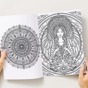 Puede incluir: Un letrero de madera r&uacute;stico con el texto "Welcome to our porch" en letras blancas. El letrero presenta un acabado envejecido y un dise&ntilde;o sencillo y acogedor, ideal para la decoraci&oacute;n exterior.