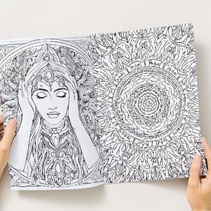 Puede incluir: Un juego de tres tazas de cer&aacute;mica con un acabado mate moteado. Las tazas son de color crema, marr&oacute;n claro y marr&oacute;n oscuro. Cada taza tiene un asa redondeada y un dise&ntilde;o simple y moderno.