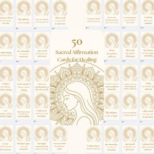 Può includere: Un set di 50 carte di affermazione sacra per la guarigione. Le carte sono beige con testo e illustrazioni dorate. Ogni carta presenta un'affermazione diversa. Il centro dell'immagine presenta un'illustrazione dorata del volto di una donna.