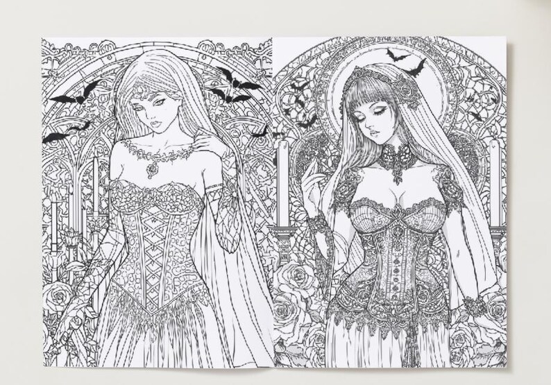 Puede incluir: Doble p&aacute;gina de un libro para colorear con ilustraciones detalladas de mujeres g&oacute;ticas. Cada mujer lleva un cors&eacute; y un vestido largo, con murci&eacute;lagos y fondos ornamentados. La obra de arte es en blanco y negro.