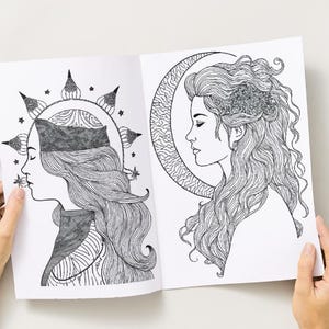 Peut inclure: Ensemble de trois tasses en c&eacute;ramique avec une finition mate et mouchet&eacute;e. Les tasses sont de couleur cr&egrave;me, gris clair et gris fonc&eacute;. Chaque tasse a un design simple et minimaliste.