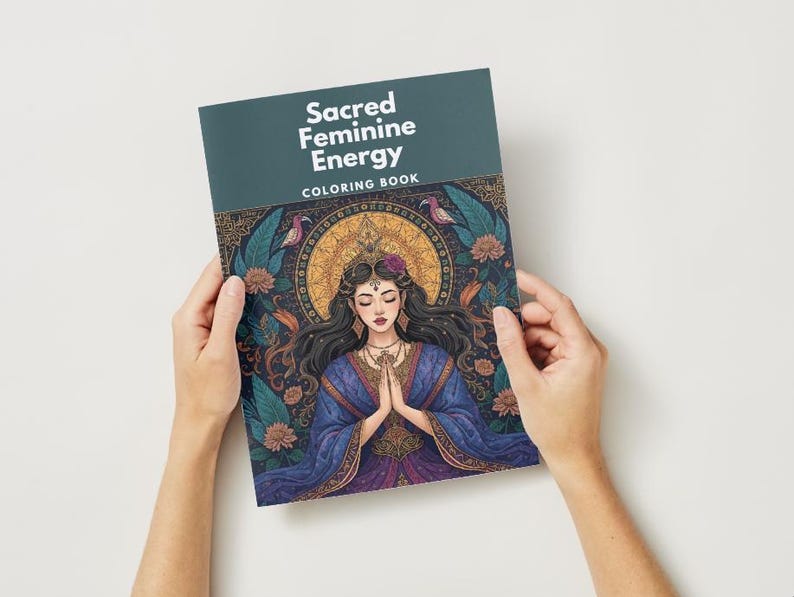 Puede incluir: Un juego de tres tazas de cer&aacute;mica con un acabado mate moteado. Cada taza presenta un color diferente: azul claro, crema y gris. Las tazas tienen un dise&ntilde;o simple y moderno y un asa c&oacute;moda.