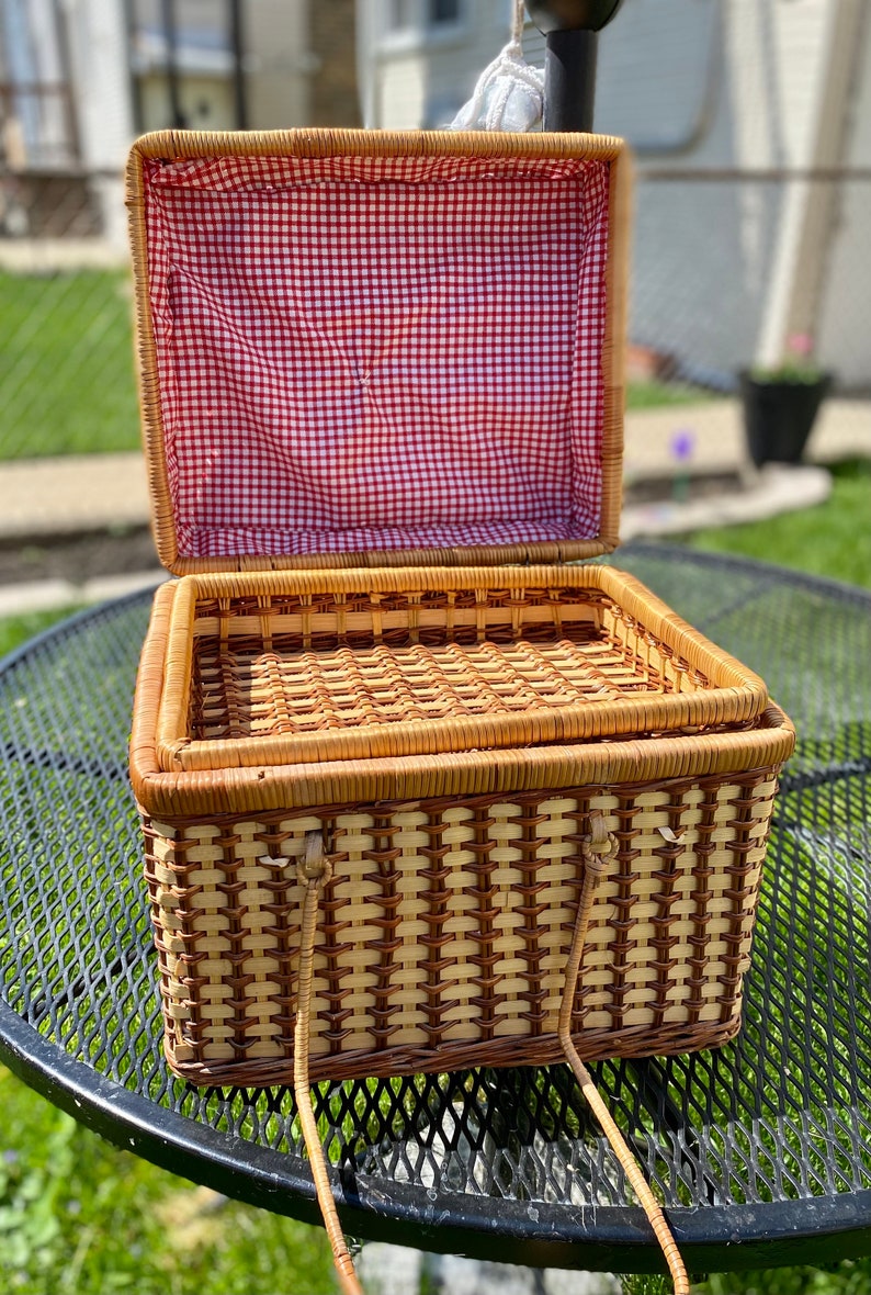 Multicolor Wicker Picnic Basket for Four 23 Pieces image 9