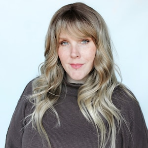 Ash brown wig, long brown wig, wavy brown wig, brown blonde wig, brond wig with bangs, fall hair, autumn fashion -- Autumn Bombshell