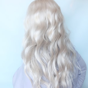 Wavy blonde wig, 26&quot; wig, long blonde wig, wavy blonde wig, heat friendly synthetic hair wig -- Starlight