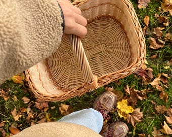 Handwoven Wicker Picnic Basket with Handle – Rustic Outdoor & Kitchen Basket