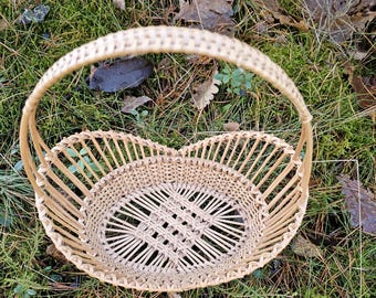 Handwoven Wicker Tray with Handle – Rustic Willow Open Weave Decorative Display