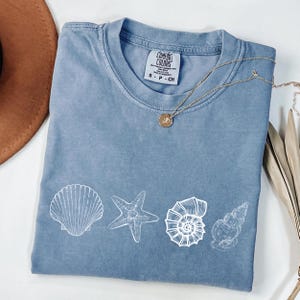 Sea Shells 90s Vintage Style Comfort Colors® Tshirt, Retro Y2k Ocean Shell Shirt, Sea Lovers Shirt, Summer Ocean Shirts, Cute Sea Animal Tee