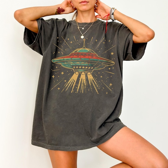 Comfort Colors® Vintage Retro UFO Shirt - Alien Flying Saucer Tee - Sci-Fi Graphic T-Shirt - Outer Space Apparel - Retro Alien Space Gift