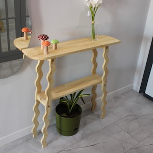 Consola de madera natural con acabado natural, mesa de pasillo rústica pequeña y minimalista para la entrada.