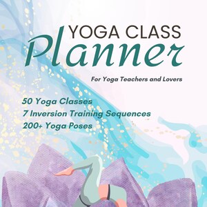 Puede incluir: Un planificador de clases de yoga con el título "Planner" en escritura verde azulado. La portada incluye el texto "For Yoga Teachers and Lovers", "50 Yoga Classes", "7 Inversion Training Sequences" y "200+ Yoga Poses". Se presenta una ilustración de una persona haciendo una postura de yoga.