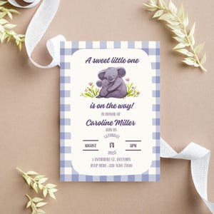 Kit Chá de Bebê Coala | Conjunto de Modelos Editáveis | Convite, Etiqueta de Comida, Placa de Boas-Vindas, Livros para Bebê e Cartão de Agradecimento | Decoração para Chá de Bebê