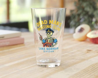 Vaso de pinta del Dead Man's Boating Club / División del lago Norman / Para beber mientras te deslizas hacia el vacío, vaso de pinta del Dead Man's Boating Club