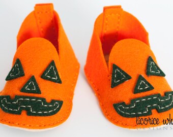 Baby Booties - Halloween - Orange Pumpkin Face - Baby Gift - Baby Crib Shoes - Baby Halloween - Wool Felt - Baby Crib Shoes - Infant Shoes