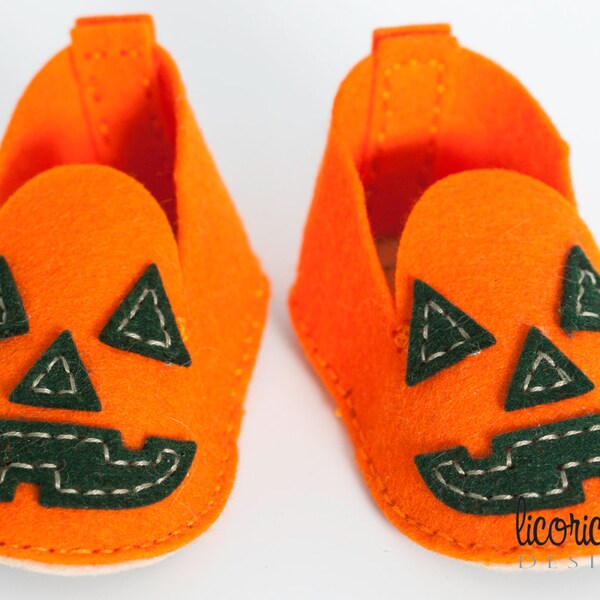 Baby Booties - Halloween - Orange Pumpkin Face - Baby Gift - Baby Crib Shoes - Baby Halloween - Wool Felt - Baby Crib Shoes - Infant Shoes