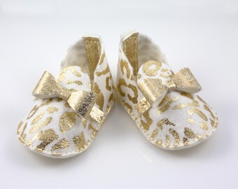 Glamorous Baby Girl Booties, Metallic Gold Baby Shoes,  Princess Baby Shoes, Baby Shower Gift, Gold Baby Bows, Crib Shoes, Baby Shower Gift