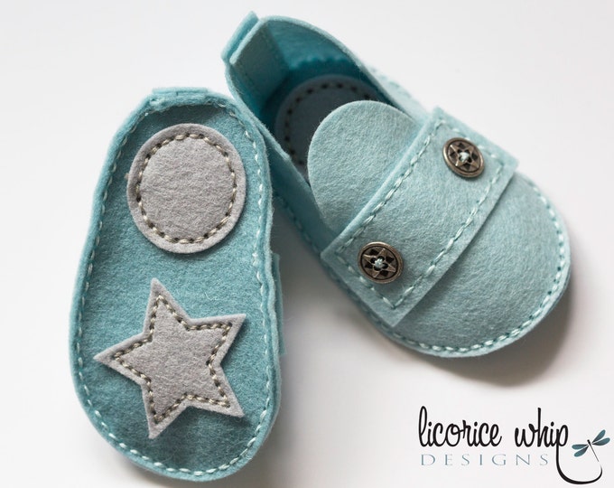 Baby Boy Felt Shoes, Unique Baby Gift, Baby Booties, Infant Shoes, Baby Shower Gift, Baby Blue, Gift Box, Wool Felt