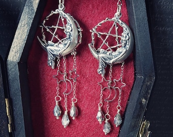 Boucles d'oreille argentées Lune à la Mucha et Pentacle, esprit 90's Whimsical Magic, style chandelier witchy