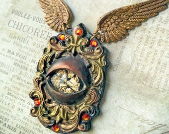 Steampunk Victorian Baroque Winged Eye necklace, golden