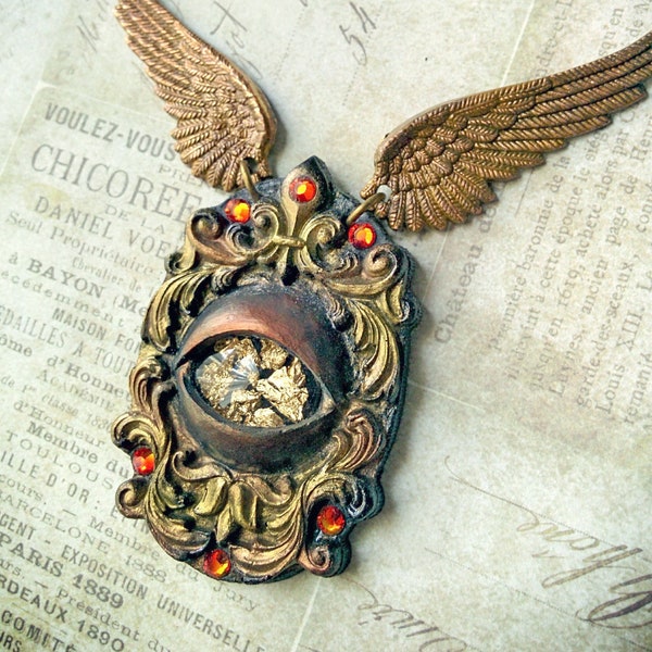 Collier doré steampunk Oeil Baroque Ailé, résine "or chaud", feuille dorée