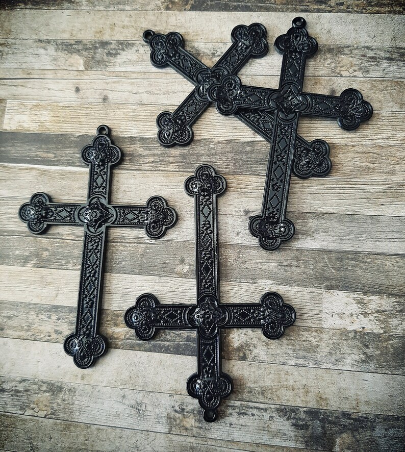 1 Paar große gotische, satanistische, schwarz-silberne umgekehrte Kreuzohrringe. AUF BESTELLUNG. Bild 5