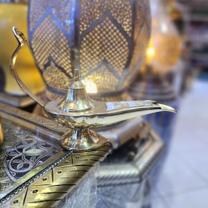 Brass Aladdin Lamp – Antique Genie Lamp for Home Decor – Handmade Golden Chirag Showpiece – Vintage Magic Oil Lamp Gift