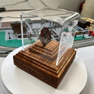 The Tribute Keeper : Challenge Coin Display – Personalized Wooden Stand with Engraving Option and Optional Cover