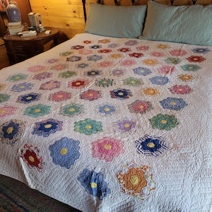 Antieke quilt, patchwork oma&#39;s bloementuin, jaren 1930, met de hand gequilt, met de hand gestikt, professioneel gereinigd