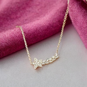 Collar de estrella fugaz de plata esterlina para mujer, delicado colgante de estrella de circonita con acabado rodiado, joyería celestial hecha a mano.