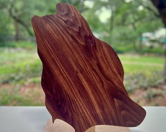 Handmade Walnut Charcuterie Board in the Shape of Saudi Arabia – Map Cutting Board for Serving & Decor