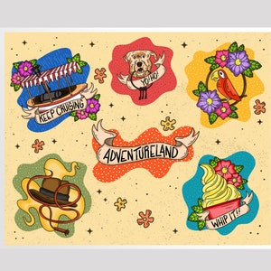 Puede incluir: Una ilustración de estilo vintage de seis diseños diferentes, cada uno con un tema único. Los diseños incluyen un paseo en barco con el texto "Keep Cruising", un perro con el texto "Yo-Ho!", un loro con flores, un látigo con un sombrero, una pancarta con el texto "Adventureland" y una taza de helado con el texto "Whip It!"