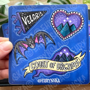 ACOTAR Night Court Velaris Court Of Dreams Hoja de pegatinas 4x4 - ¡Pegatina de vinilo 3x3 transparente impermeable con licencia oficial de Sarah J Maas!