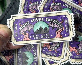 Könnte beinhalten: Ein Set mit fünf Aufklebern mit einem lila und rosa Design mit einer Fledermaus und dem Text "Night Court Express" und "Velaris".