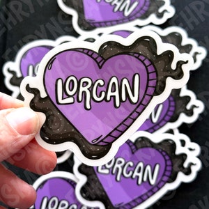 Glazen troon Lorcan Candy Heart doorzichtige vinylsticker - officieel gelicentieerde SJM-merchandise