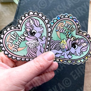 Adhesivo de vinilo blanco de 3 x 2,7 cm con forma de corazón de San Valentín de Jelly Jubilee de Crescent City: producto con licencia oficial de SJM