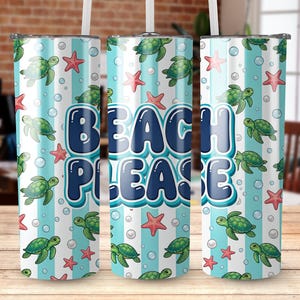 Puede incluir: Tres vasos de acero inoxidable con temática de playa. El diseño presenta un patrón de tortugas marinas verdes, estrellas de mar rojas y burbujas sobre un fondo a rayas azul claro y blanco. Las palabras "BEACH PLEASE" se muestran de forma destacada.